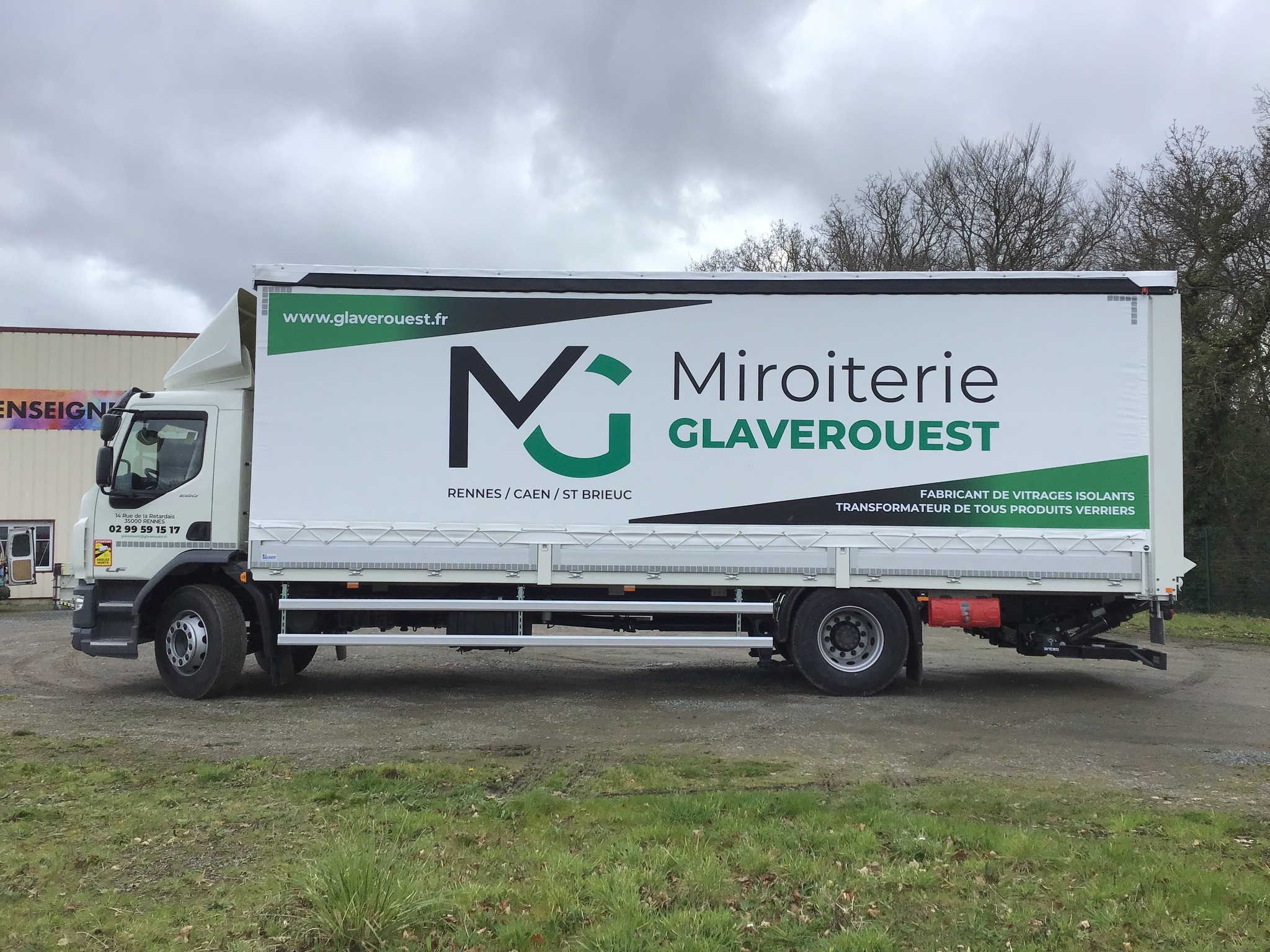 Camion de livraison glaverouest